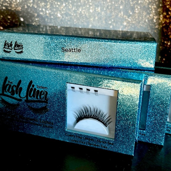 LashLiner Seattle style lashes and liner bundle. - Picture 1 of 1